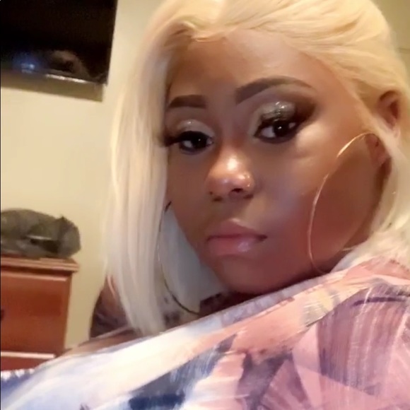 Meet your Posher, Erykah - Picture 1 of 1